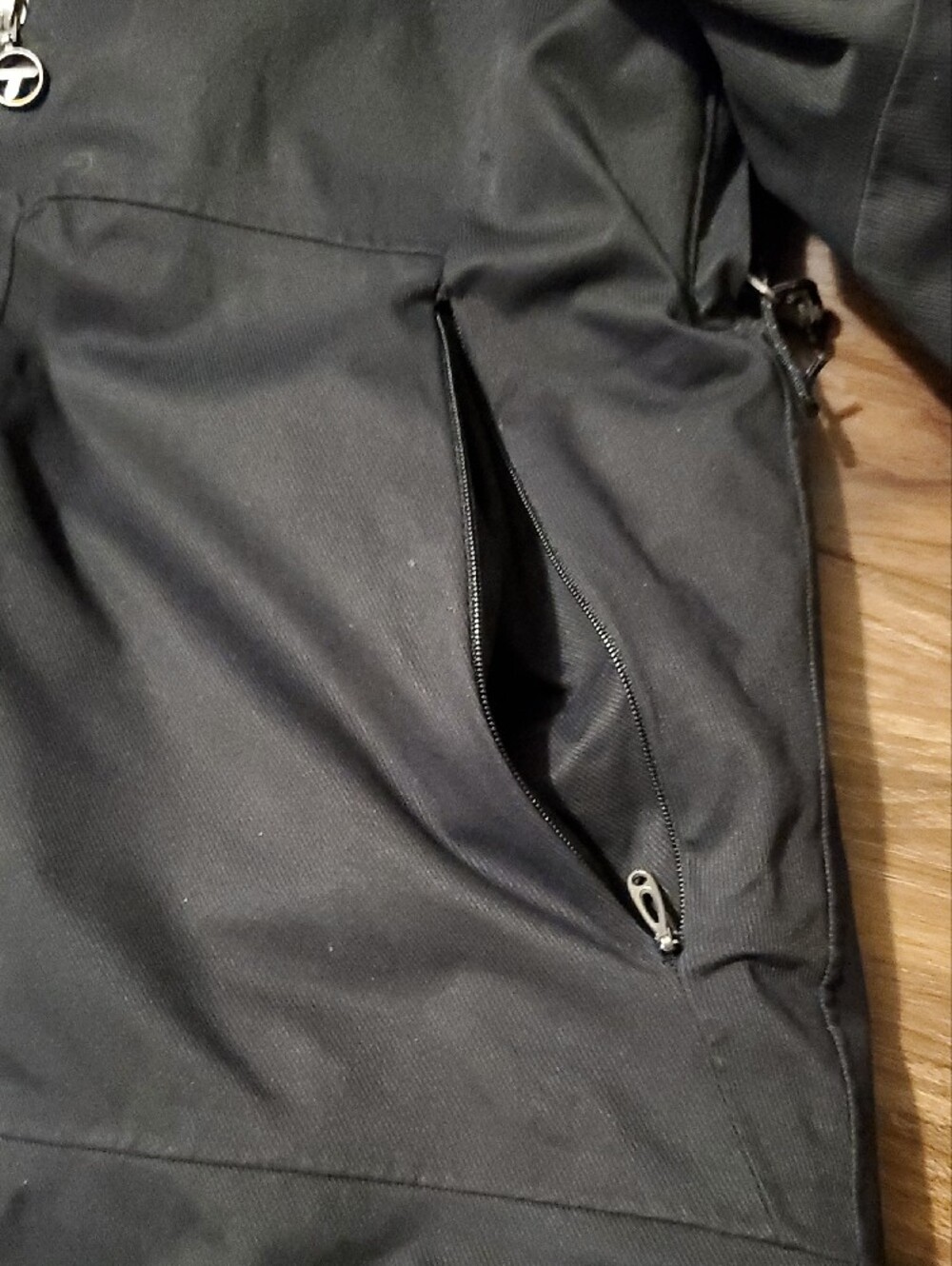 Columbia Vintage Titanium Omni-Tech Black Hooded Ski Jacket with Sleeve Accent - Picture 4 of 16